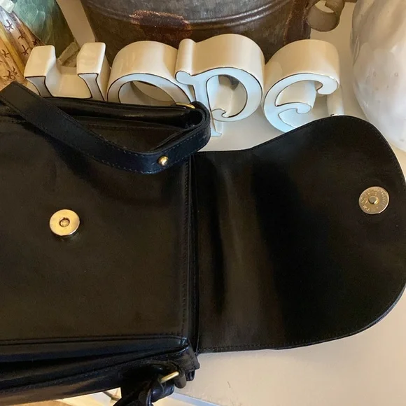 Vintage Brahmin hard leather crossbody purse with adjustable strap - Picture 9 of 16